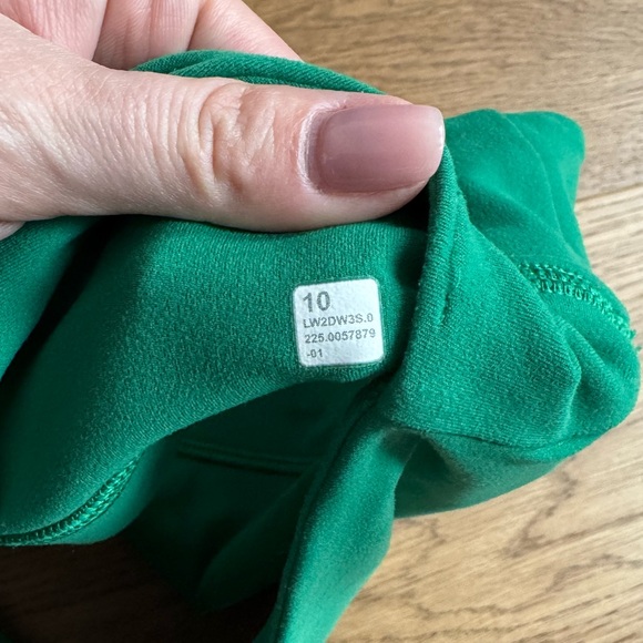 Lululemon Align V-Neck Bra A/B Cup - Raceway Green - Size 10 - EUC - Picture 3 of 3